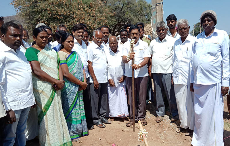 ಹನೂರು: ಸುತ್ತುಗೋಡೆ ನಿರ್ಮಾಣ ಕಾಮಗಾರಿಗೆ ಶಾಸಕರಿಂದ ಶಿಲಾನ್ಯಾಸ